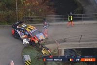 Neuville choca contra un puente en el Rally de Europa Central
