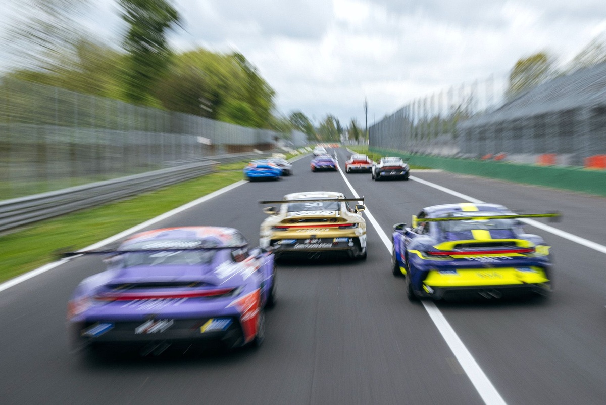 Carrera Cup Italia | Scatta da Misano in notturna l'edizione 2025