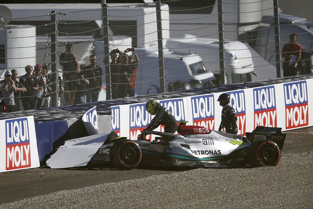 Lewis Hamilton, Mercedes W13 crashes