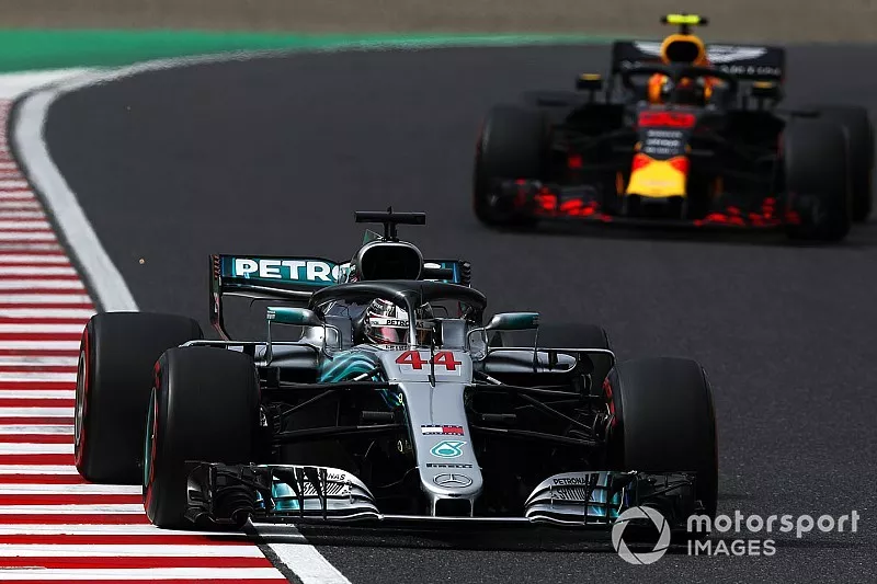 Lewis Hamilton, Mercedes AMG F1 W09 EQ Power+ and Max Verstappen, Red Bull Racing RB14 