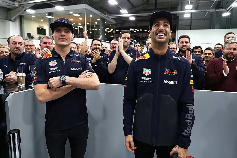 Daniel Ricciardo, Red Bull Racing, y Max Verstappen, Red Bull Racing