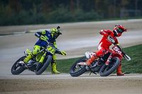 Rossi desaf&iacute;a a Petrucci y Dovizioso a una carrera de motocross 
