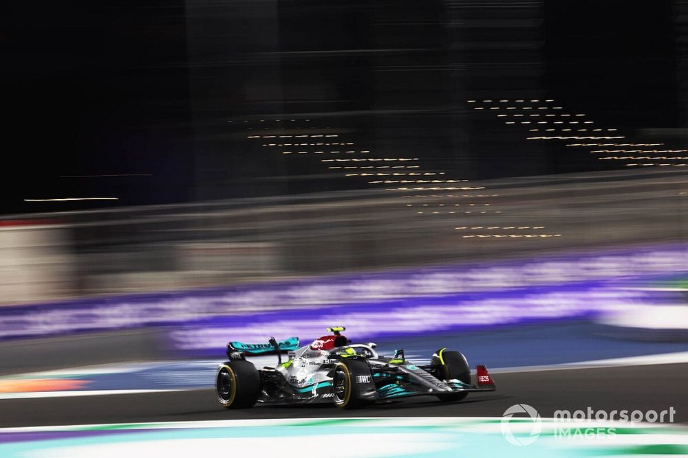 Lewis Hamilton, Mercedes W13 