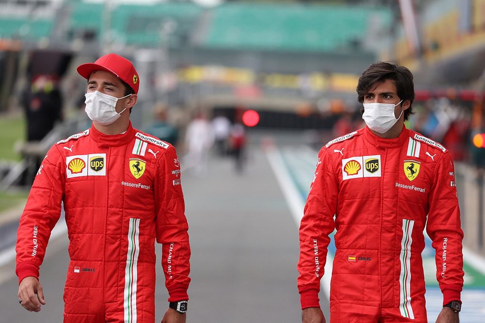 Charles Leclerc, Ferrari y Carlos Sainz Jr., Ferrari antes de la presentaci&oacute;n del coche de F&oacute;rmula 1 de 2022