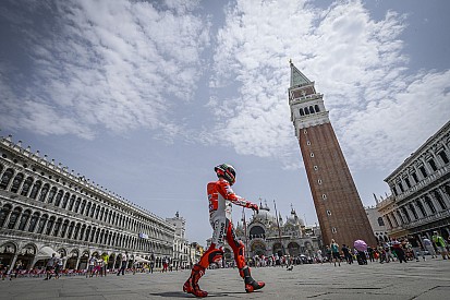 Rossi: Lorenzo yamahás visszatérése motiválna