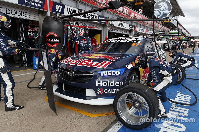 Triple Eight to conduct internal and external pitstop review