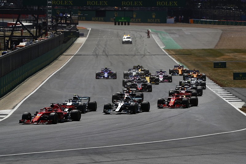 Vettel y Ferrari se alejan en el campeonato