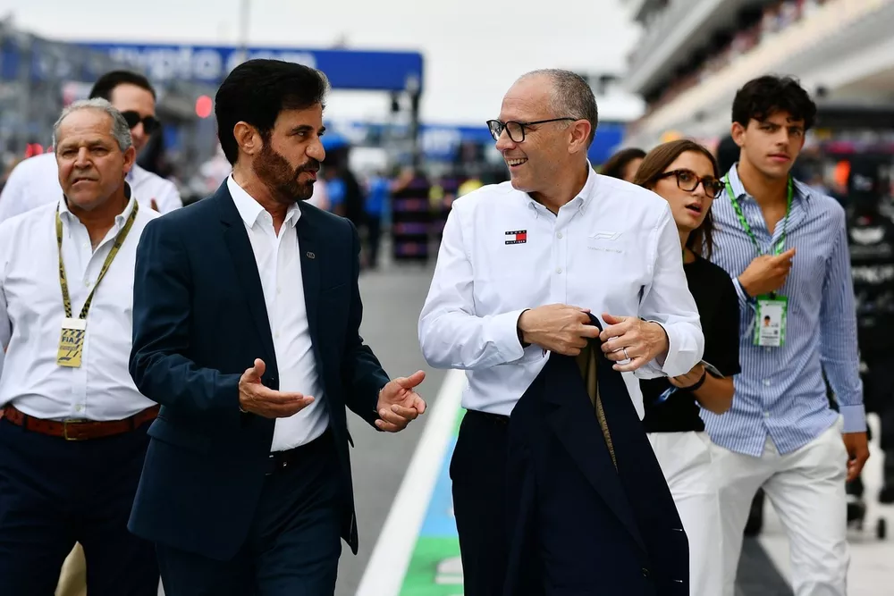 Mohammed ben Sulayem, Presidente de la FIA y Stefano Domenicali, CEO de la F&oacute;rmula 1
