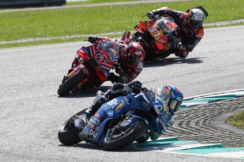 Alex Márquez arrasa en la carrera de MotoGP en Sepang y drama para Bagnaia