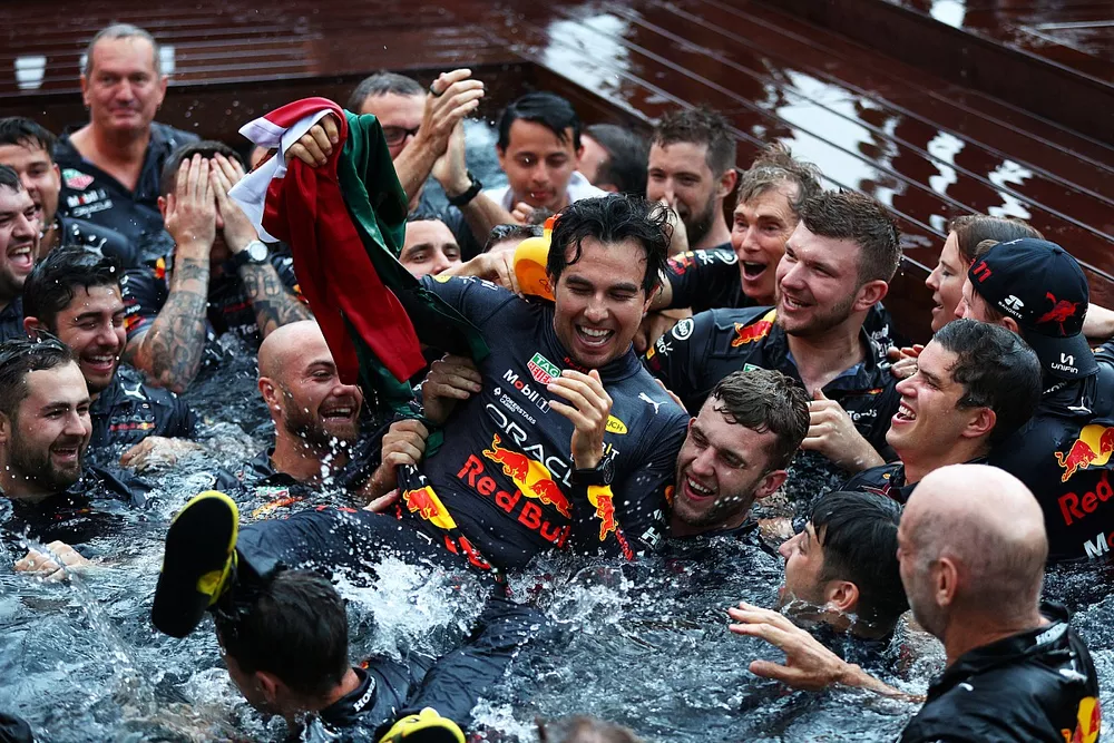 El ganador Sergio Pérez, Red Bull Racing
