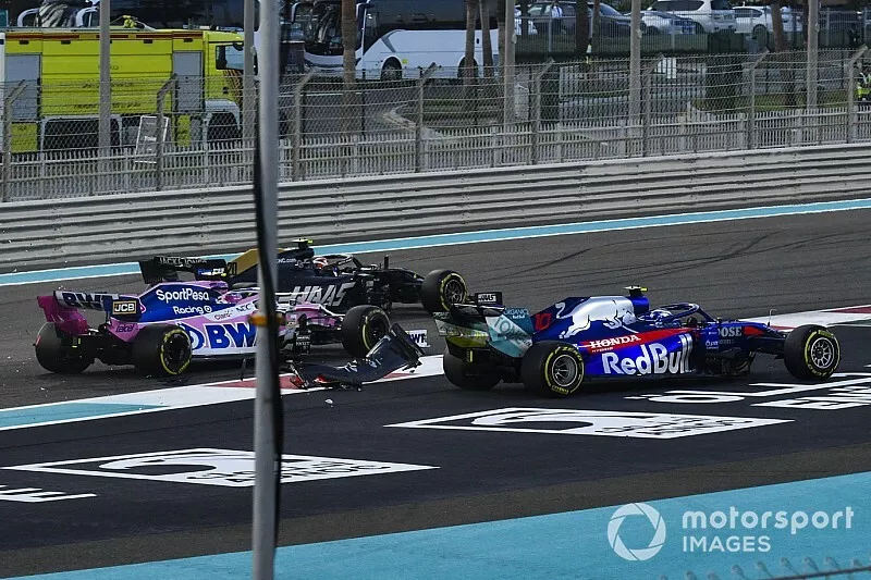 Contatto tra Sergio Perez, Racing Point RP19, Pierre Gasly, Toro Rosso STR14 e Lance Stroll, Racing Point RP19 all'inizio della gara