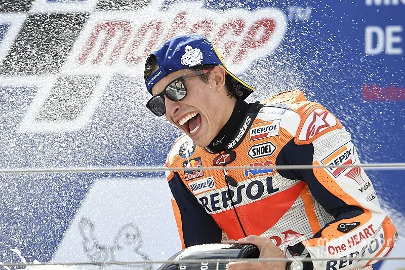 Podio: il vincitore della gara Marc Marquez, Repsol Honda Team