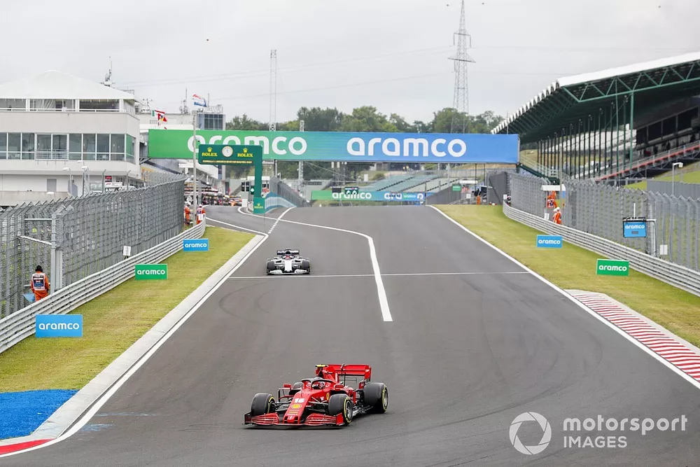 Charles Leclerc, Ferrari SF1000 ve Daniil Kvyat, AlphaTauri AT01