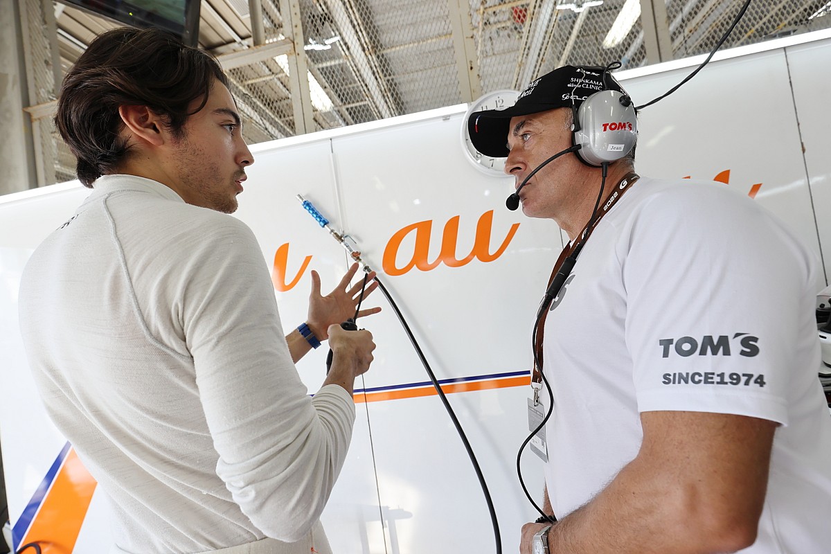 F1レジェンド、ジャン・アレジが九州に降臨。息子ジュリアーノを見守る