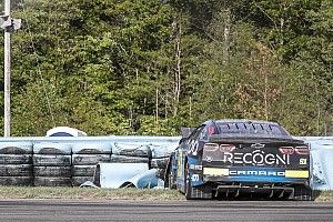 VIDEO: Raikkonen abandona por un accidente en su debut en NASCAR Cup