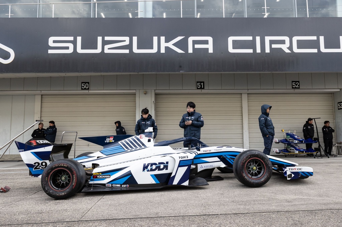 異例の『ホンダ→トヨタ』エンジン載せ替え。新規参戦KDDI TGMGP TGR