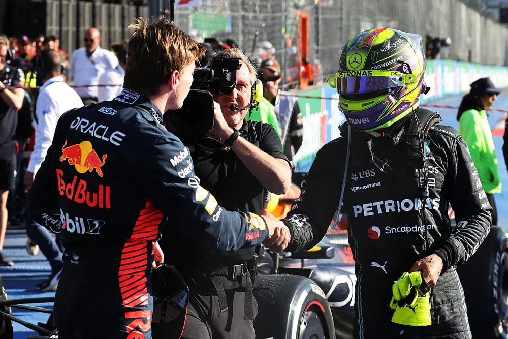 Max Verstappen, Red Bull Racing, 1st position, Lewis Hamilton, Mercedes-AMG, 2nd position, congratulate each other in Parc Ferme 