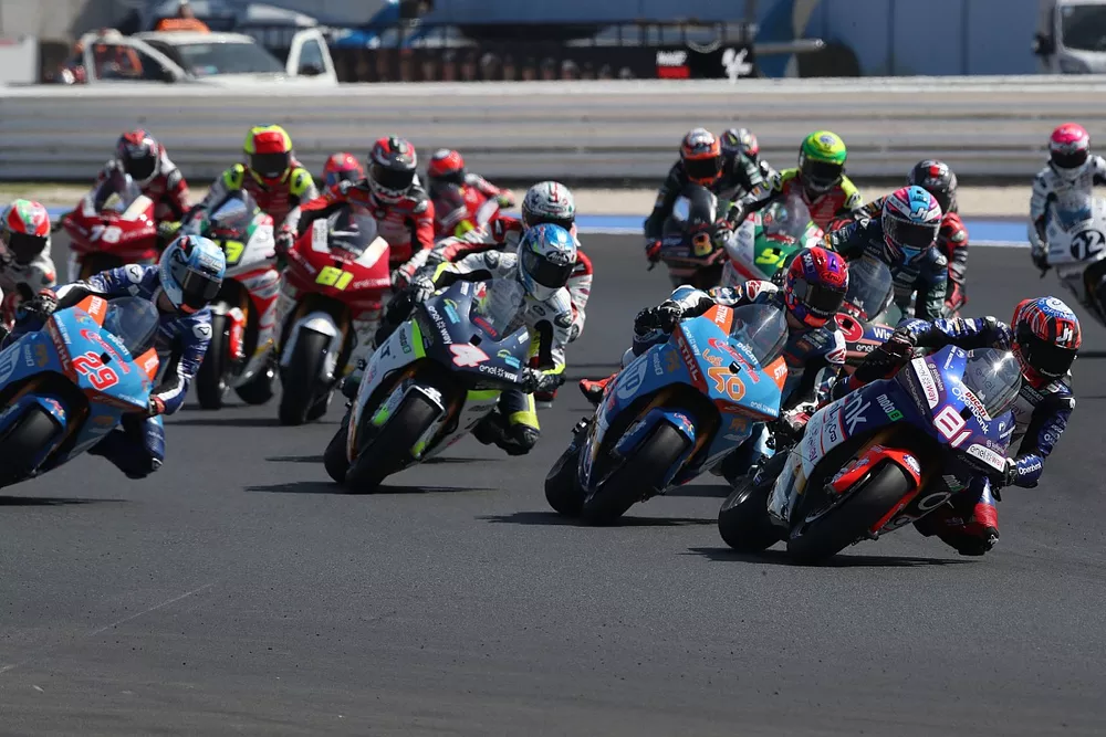 Azione di partenza, Jordi Torres, Openbank Aspar Team in testa