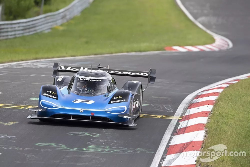 Romain Dumas, Volkswagen ID.R at the N&uuml;rburgring-Nordschleife chasing a new e-record