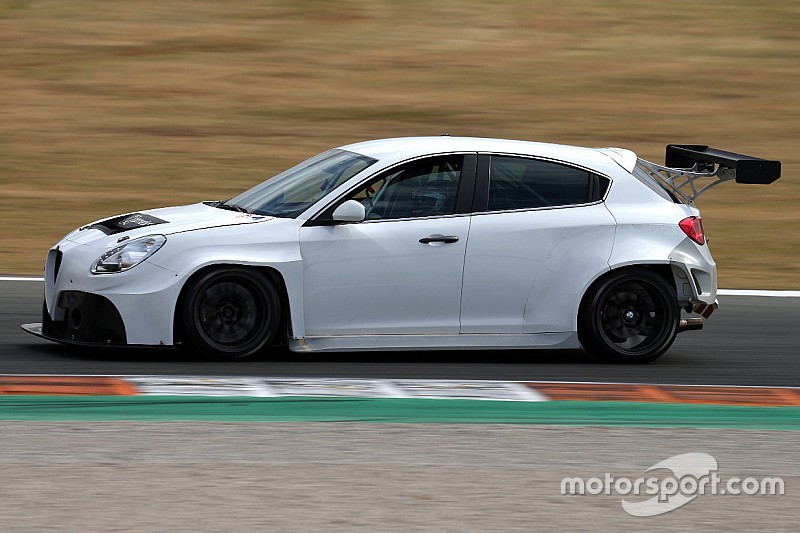 Alfa Romeo, la Giulietta TCR rivisitata per andare... Veloce: