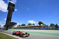 Sainz mira a la carrera pese a los problemas de degradaci&oacute;n de Ferrari F1