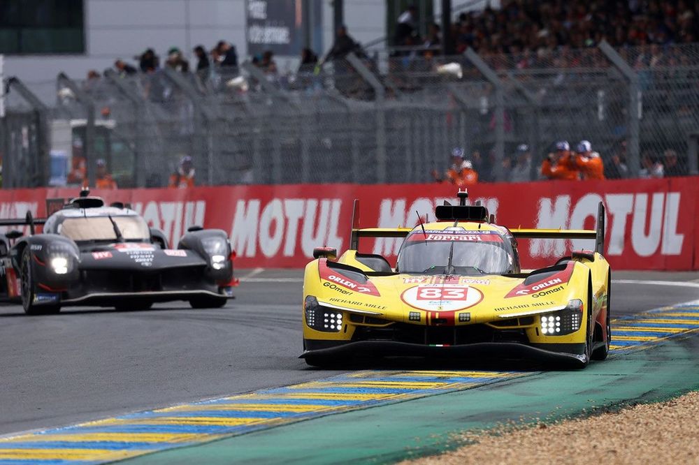 フェラーリカスタマーの83号車が首位。トヨタ8号車が3番手……夜