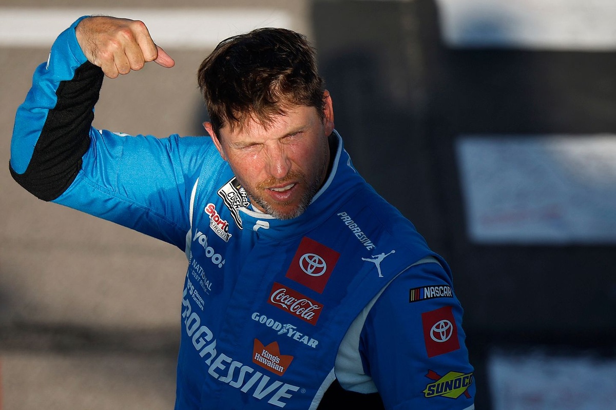 Denny Hamlin to ask dad's forgiveness over new antagonistic slogan