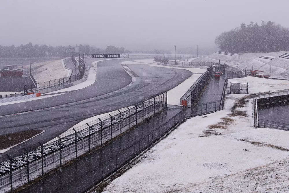 Nieve en el circuito de Fuji