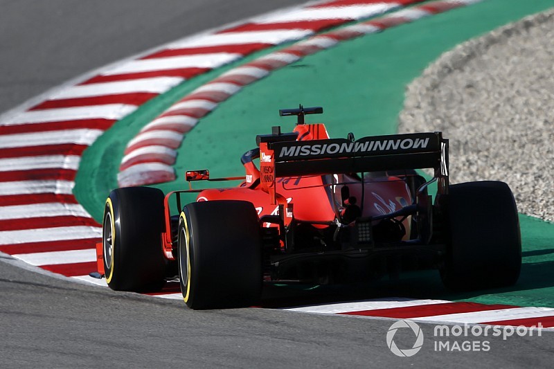 Ferrari SF90: una perdita d'acqua non ha tolto il sorriso a Vettel e Leclerc