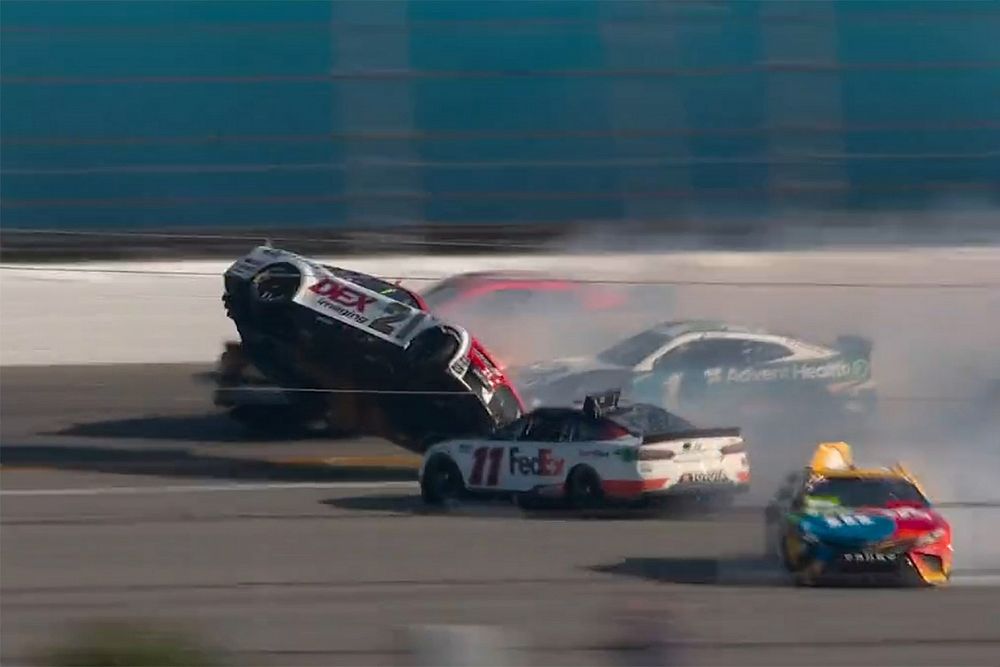 Harrison Burton, Wood Brothers Racing, Ford Mustang, Denny Hamlin, Joe Gibbs Racing, Toyota Camry, crash