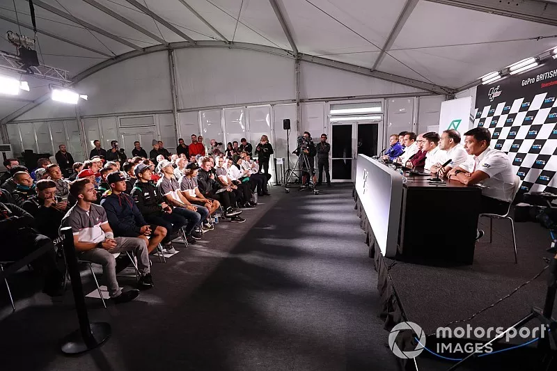Conf&eacute;rence de presse Petronas Yamaha SIC Racing Team