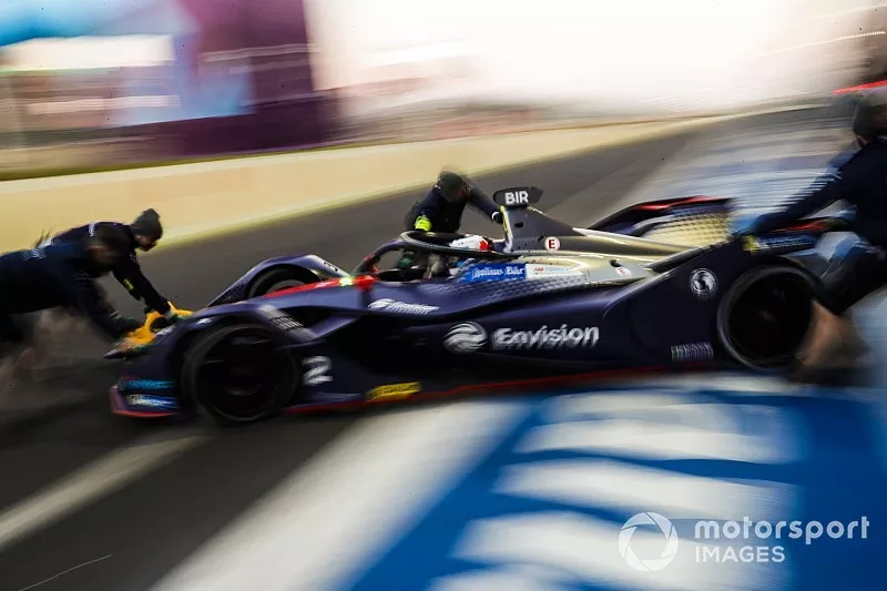 Sam Bird, Envision Virgin Racing, Audi e-tron FE05, is returned to his garage