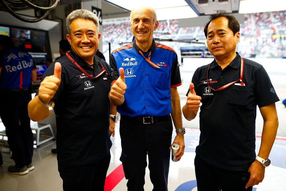 Franz Tost, director de Toro Rosso, y Toyoharu Tanabe, F1 director t&eacute;cnico de Honda, celebran la Q3 de los Toro Rosso
