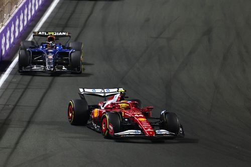 A Sainz no le sorprenden los problemas de Hamilton en Ferrari