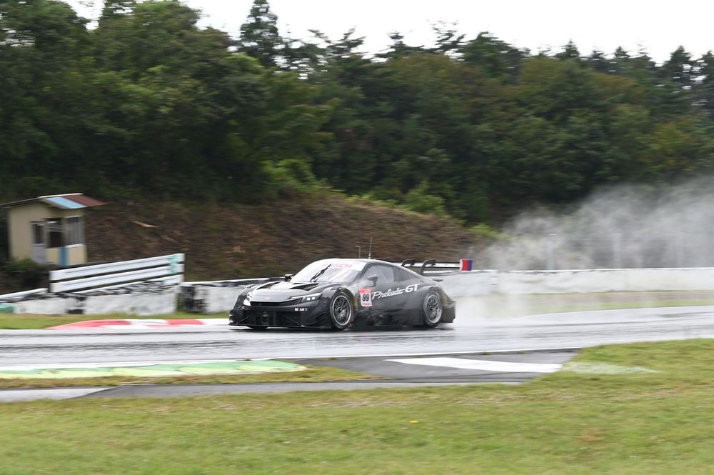 ホンダ・プレリュードGT、シェイクダウンで雨のSUGOを34周。牧野