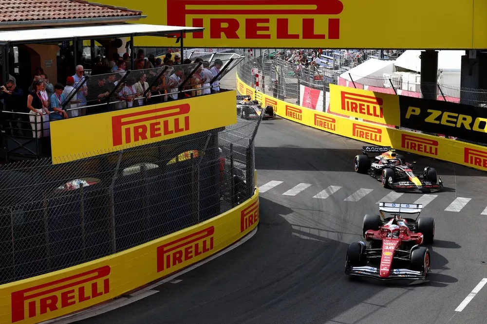 Charles Leclerc, Ferrari, Max Verstappen, Red Bull Racing, Yuki Tsunoda, Red Bull Racing