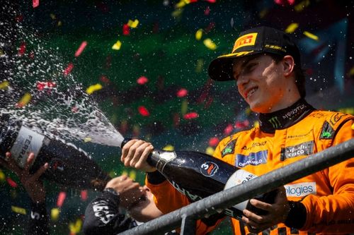 Webber: "Piastri se centra en las acciones, no en las palabras"