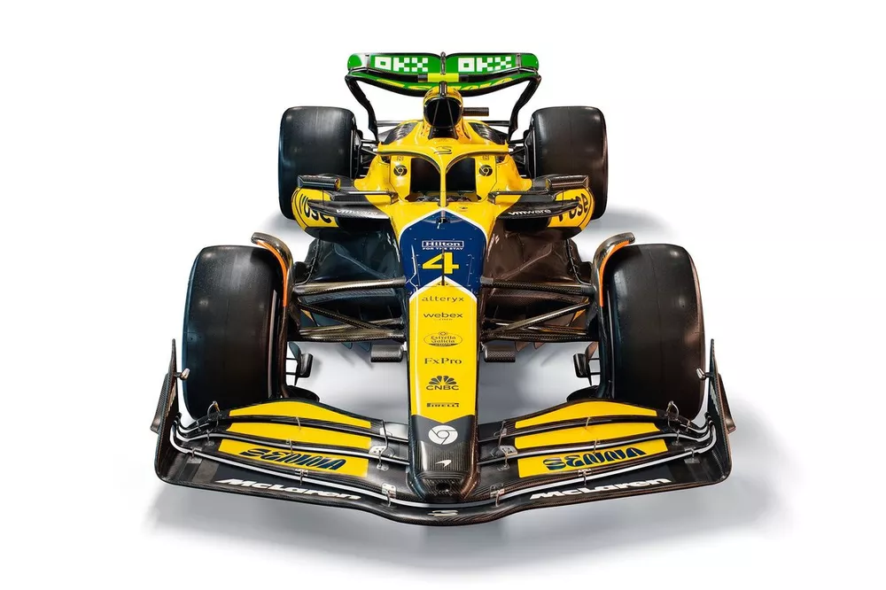 Decoraci&oacute;n especial de McLaren para el GP de M&oacute;naco 2024 de F1 en homenaje a Senna