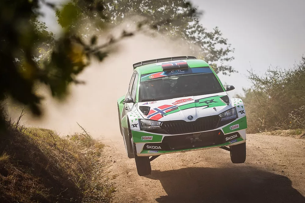 Andreas Mikkelsen, Elliott Edmondson, Skoda Fabia Rally2 evo