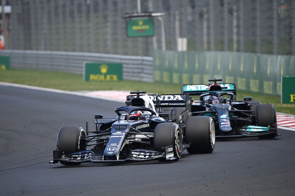 Yuki Tsunoda, AlphaTauri AT02, Lewis Hamilton, Mercedes W12