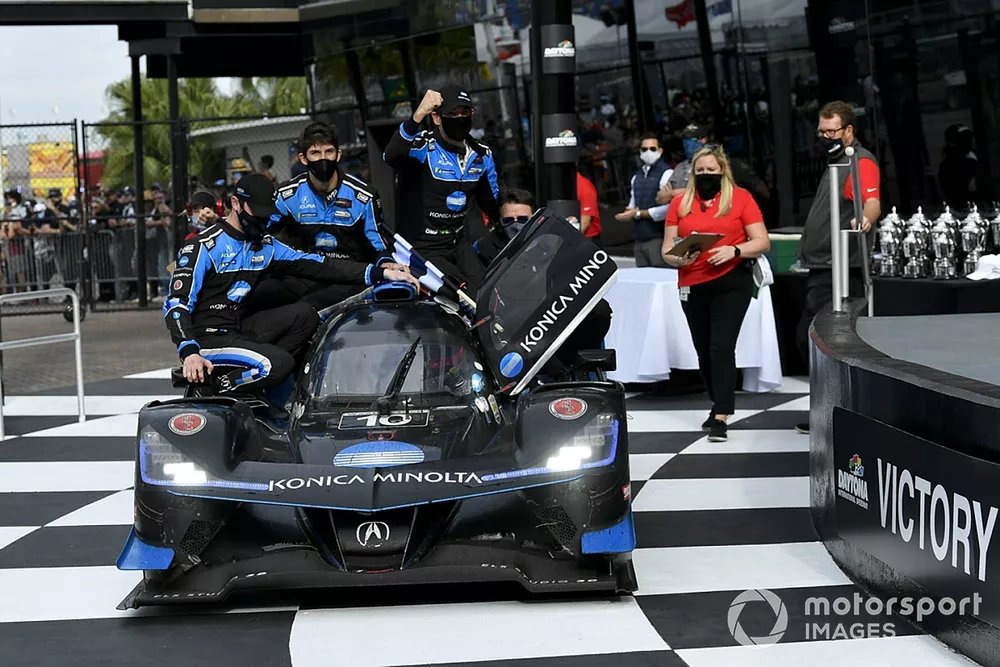 Race winner #10 Wayne Taylor Racing Acura ARX-05 Acura DPi: Ricky Taylor, Filipe Albuquerque, Alexander Rossi, Helio Castroneves
