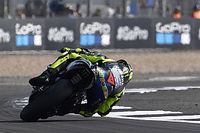 Rossi stracił podium przez tylną oponę