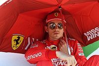 Villeneuve diz que Leclerc "est&aacute; tendo efeito negativo" na Ferrari