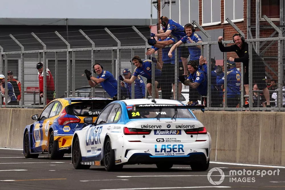 Race winner Ashley Sutton, NAPA Racing UK Ford Focus ST 
