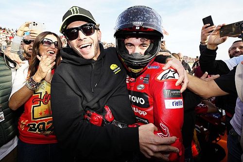 Rossi: "Ha sido duro, &iexcl;bien hecho Pecco!"