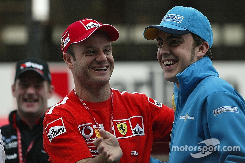 Com saída de Alonso, recorde de GPs continua com Barrichello