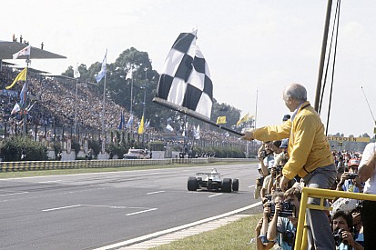 C'était un 15 janvier : Fangio abaisse le drapeau trop tôt