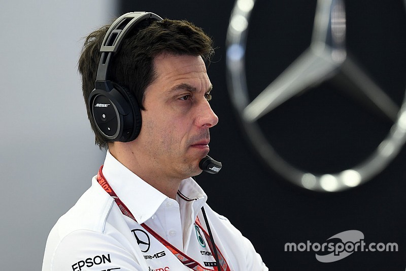 Wolff fustige ceux