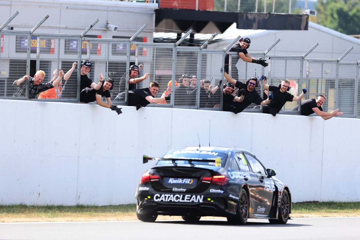 BTCC Donington Park: Morgan leads dominant 1-2 for Plato’s old team
