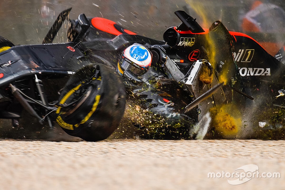 Alonso recuerda su terrorífico accidente en Melbourne tres años después